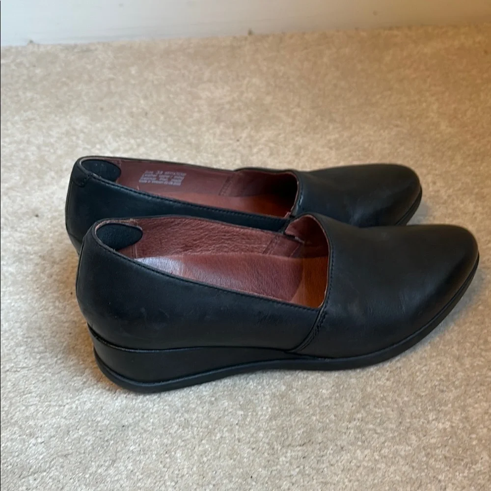 👔 Dansko Leather  Low Heel pointed toe slip one